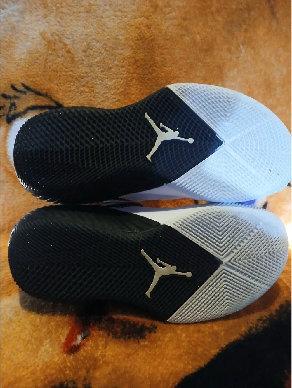 Jordan Basketball Shoes Youth Size 4.5Y White and Black